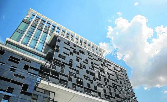 La empresa castellanoleonesa es líder mundial en producción de vidrio fotovoltaico.