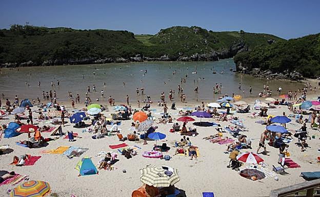 Playa de Poo, en Llanes (Asturias).