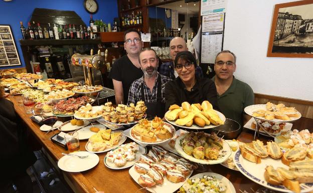 Foto de familia de los empleados del Gorriti. 