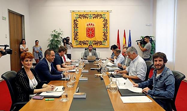 La Mesa y la Junta de Portavoces del Parlamento de Navarra, reunida ayer para tratar, entre otros asuntos, el proceso de investidura.