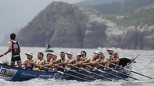 La tripulación de Urdaibai, durante la regata disputada el domingo en Lekeitio, donde ocupó la séptima plaza.