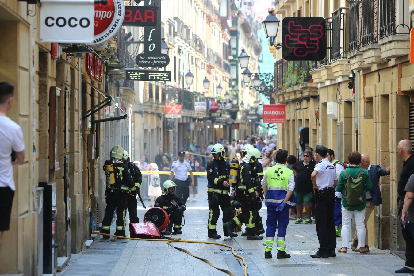 Fotos: Incendio en una vivienda de la Parte Vieja de Donostia