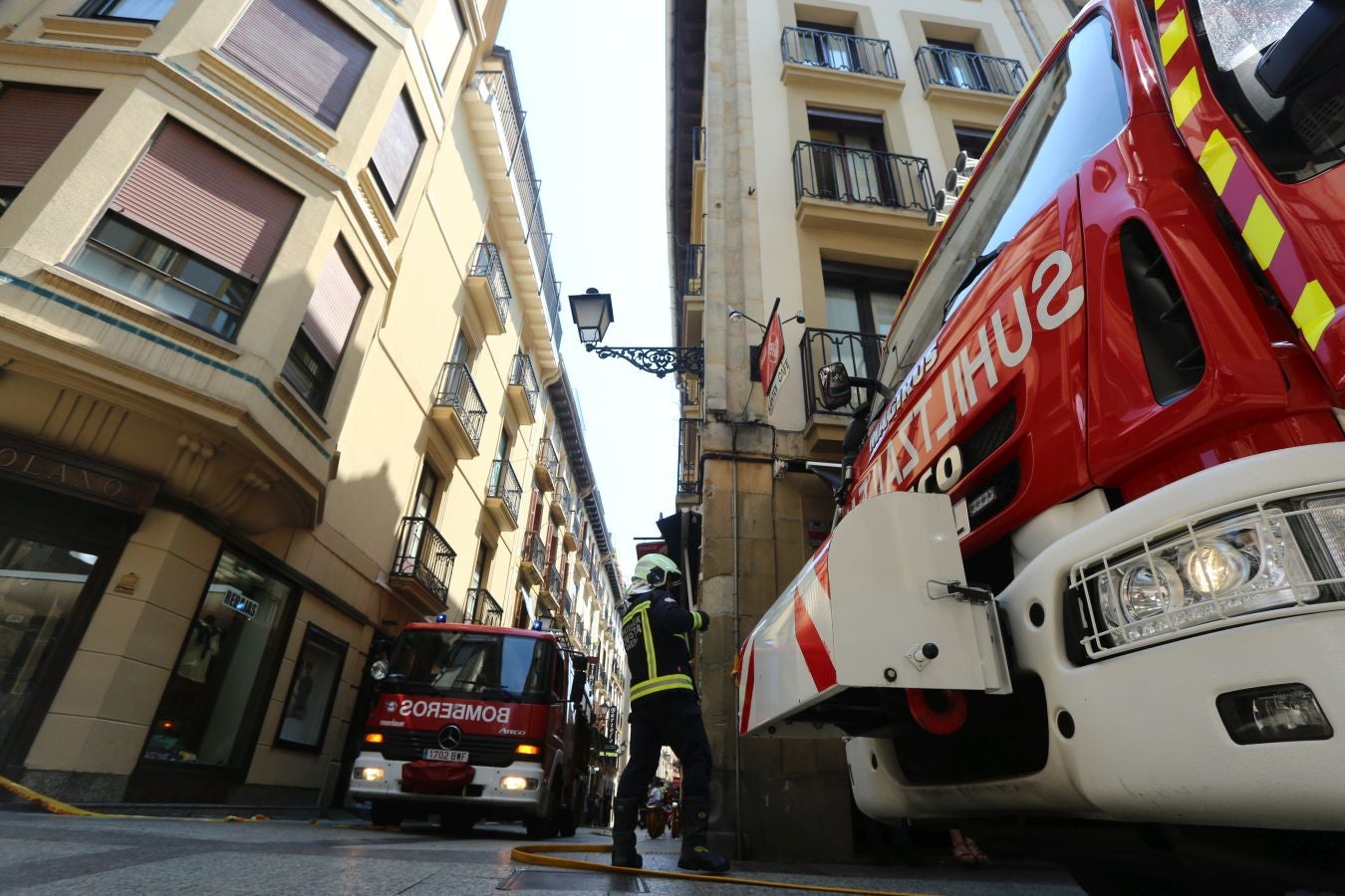 Fotos: Incendio en una vivienda de la Parte Vieja de Donostia