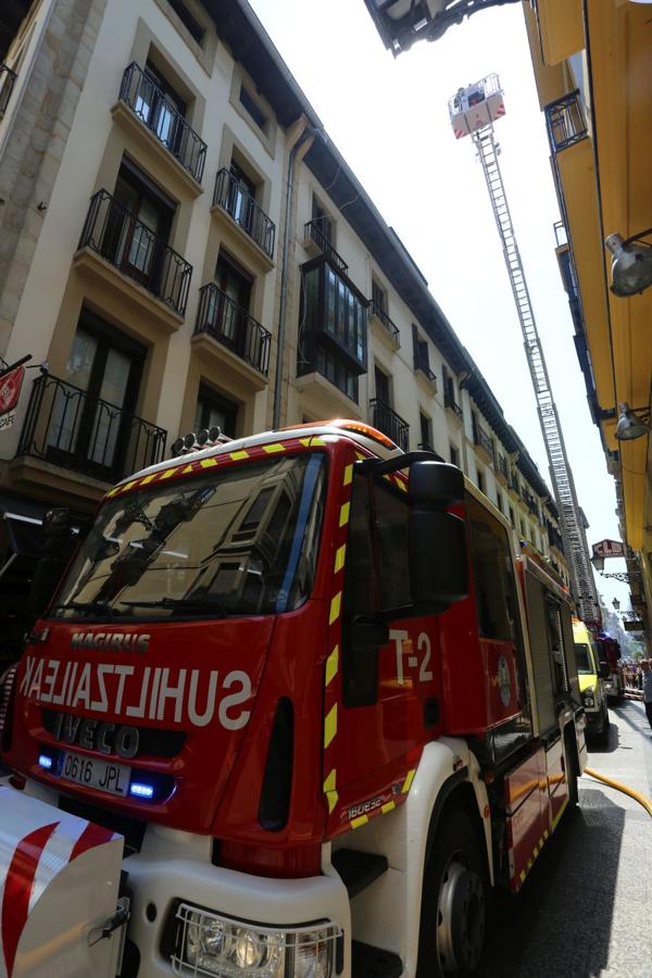 Fotos: Incendio en una vivienda de la Parte Vieja de Donostia