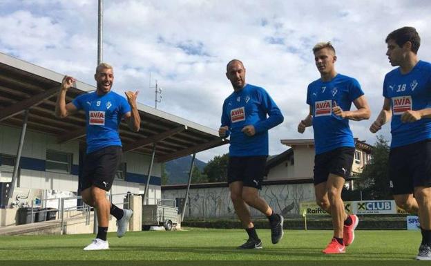 El Bayer Leverkusen y el Dusseldorf se suman a la lista de duros rivales veraniegos del Eibar