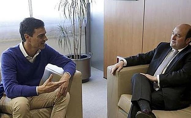 Pedro Sánchez y Andoni Ortuzar, en una reunión anterior. 