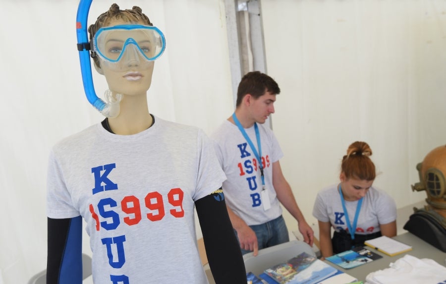 Fotos: Club Elcano espera en el puerto de Getaria