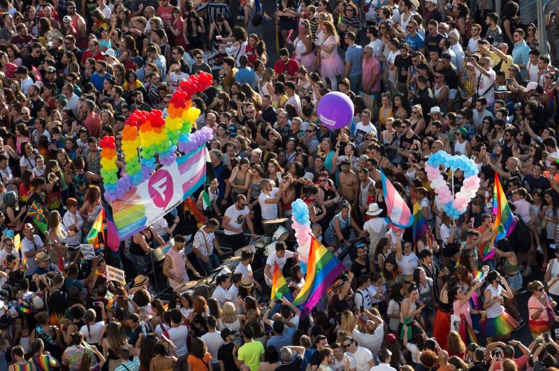 Fotos: Celebración superlativa y multicolor del Orgullo LGTBI en Madrid