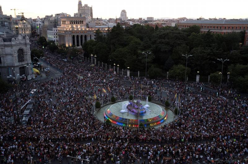 Fotos: Celebración superlativa y multicolor del Orgullo LGTBI en Madrid