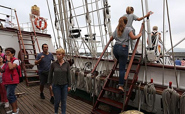 Galería. Puertas abiertas en el 'Juan Sebastián Elcano'