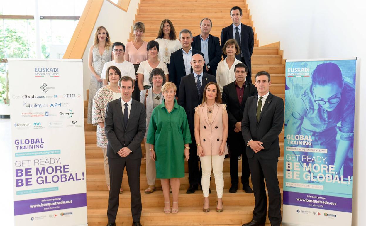 Euskal gazteen artean 400 Global Training beka banatuko dituzte atzerrian lan egiteko