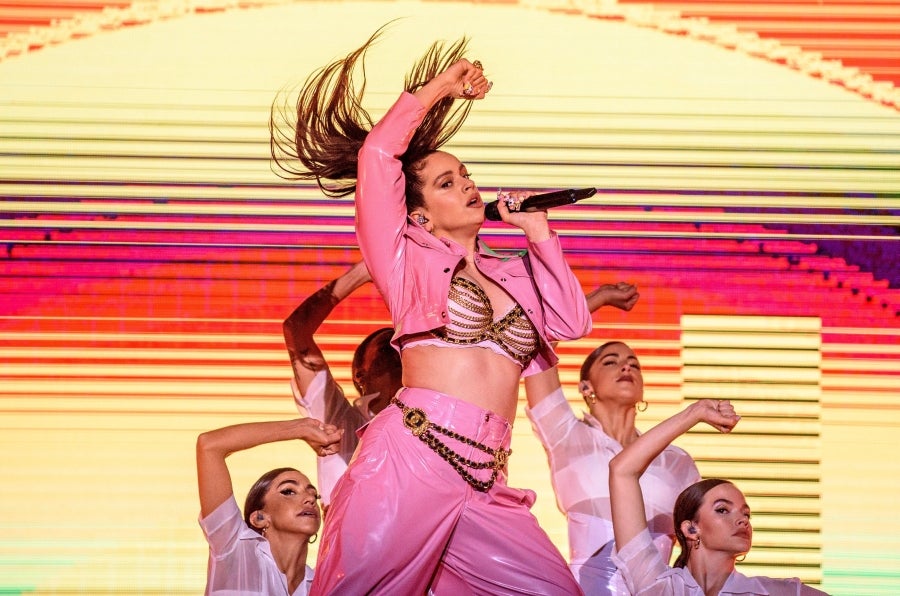 La cantante, compositora y productora, Rosalia, durante su actuación en la segunda jornada del Bilbao BBK Live. 