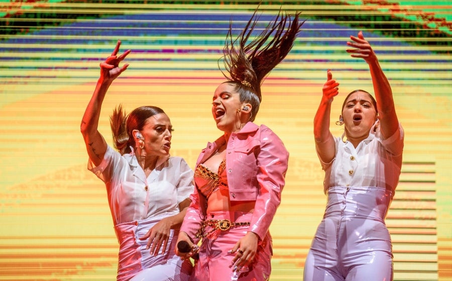 La cantante, compositora y productora, Rosalia, durante su actuación en la segunda jornada del Bilbao BBK Live. 