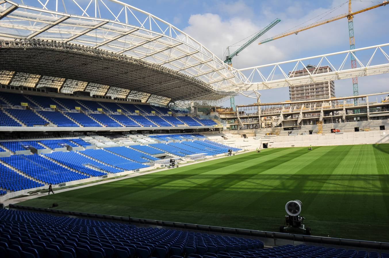 El campo de la Real Sociedad sigue tomando forma.