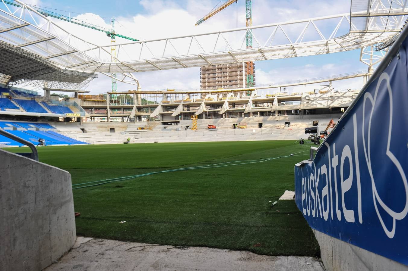 El campo de la Real Sociedad sigue tomando forma.