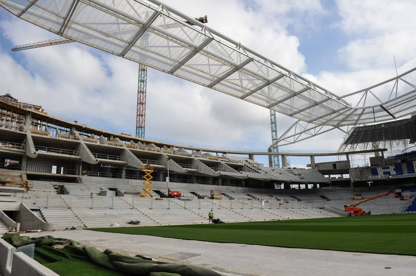El campo de la Real Sociedad sigue tomando forma.