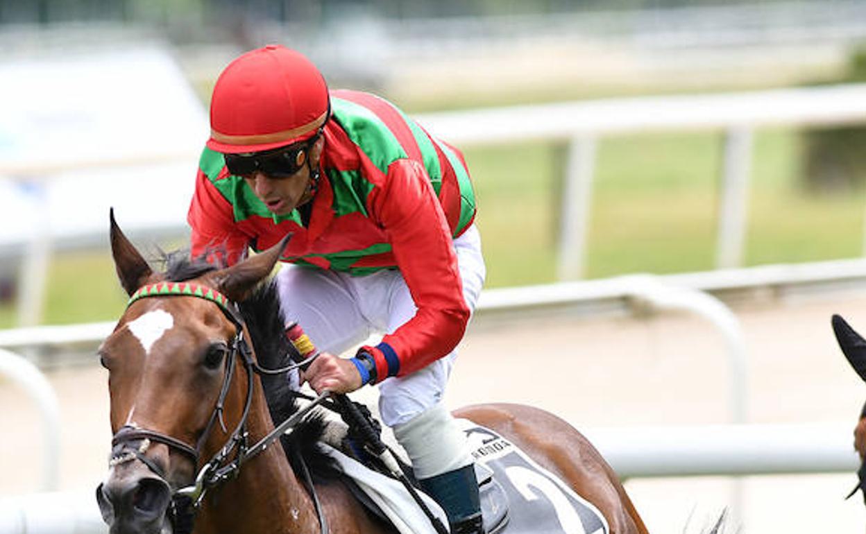 Un participante en una jornada en el hipódromo. 