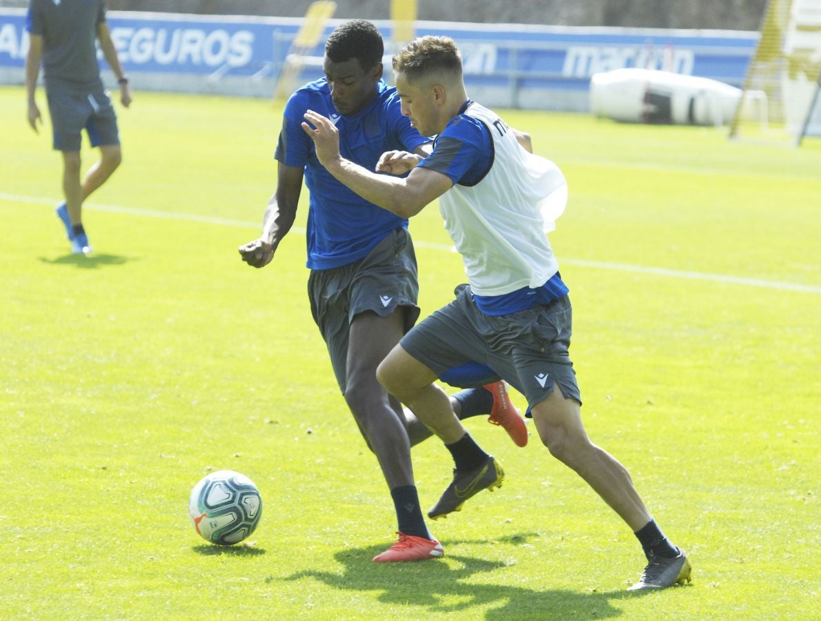 Una sesión que ha durado poco más de una hora bajo un sol de justicia y una temperatura que ha sobrepasado los 30° C. Las novedades de la sesión de trabajo han sido la presencia de Roberto López y la ausencia de Aritz Elustondo.