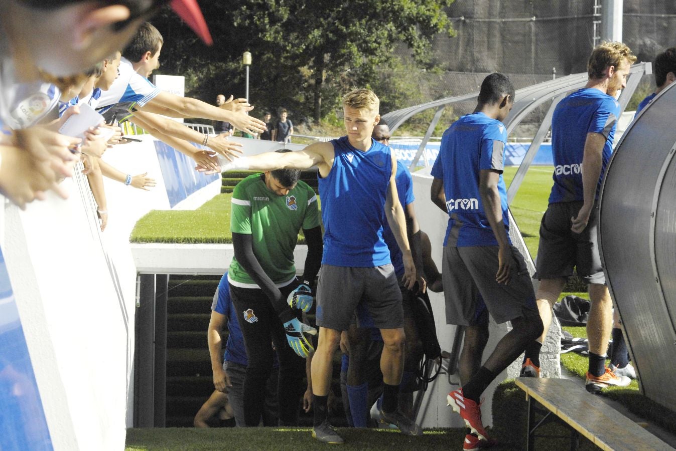 Una sesión que ha durado poco más de una hora bajo un sol de justicia y una temperatura que ha sobrepasado los 30° C. Las novedades de la sesión de trabajo han sido la presencia de Roberto López y la ausencia de Aritz Elustondo.