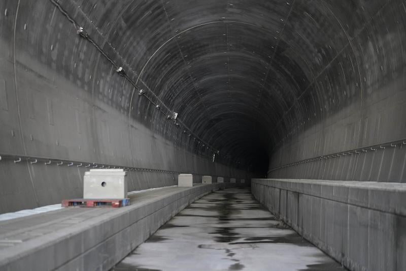 Interior del túnel de la red ferroviaria de alta velocidad situado en el último tramo finalizado en Gipuzkoa entre Antzuola y Ezkio Itsaso
