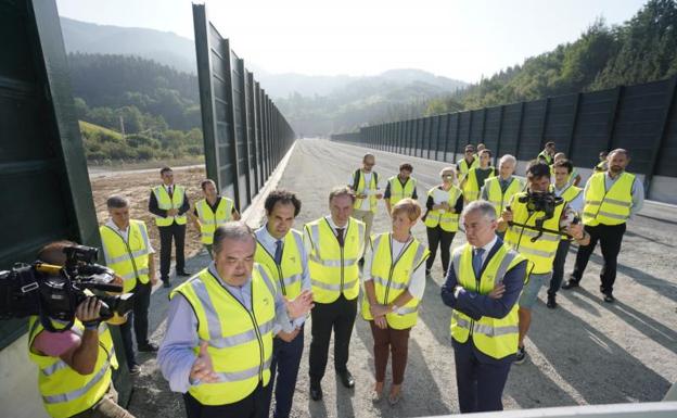 El lehendakari, Iñigo Urkullu, ha visitado este miércoles parte del tramo Antzuola-Ezkio