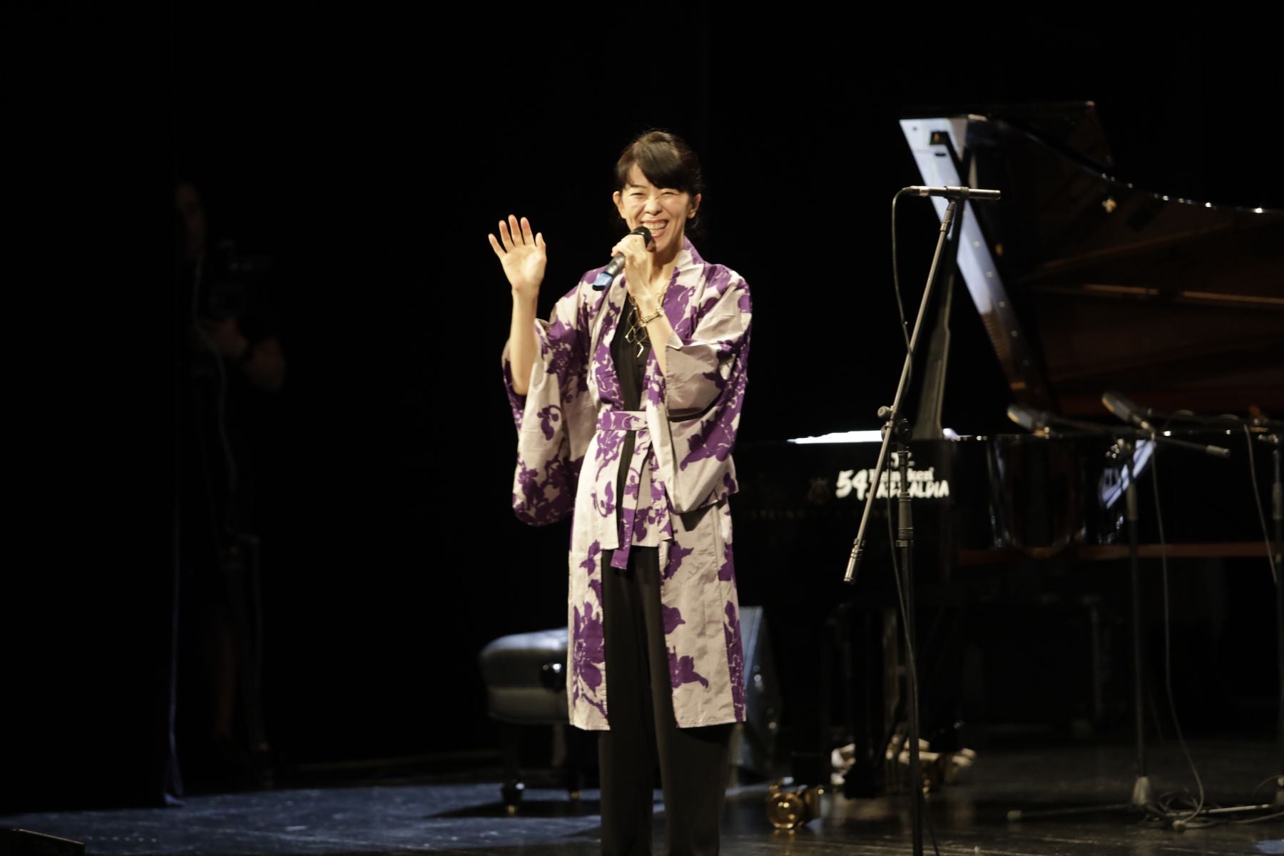 El concierto de Eri Yamamoto junto al Coro Easo en el teatro Victoria Eugenia.