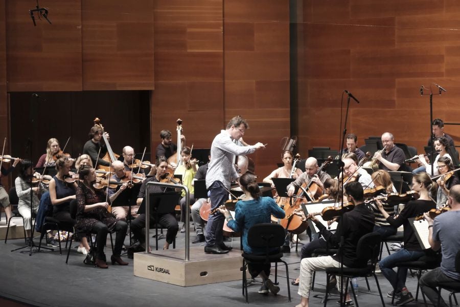Jakub Hrusa en el ensayo de este jueves con la Mahler Chamber Orchestra. 