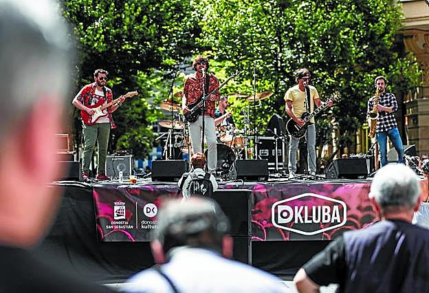 El grupo donostiarra Latitud 43, el pasado junio en la calle Loiola, durante los conciertos del Día de la Música.