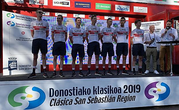 Presentación del UAE Emirates en el Boulevard. 