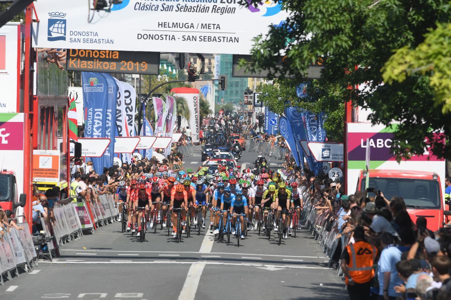 El espectáculo del ciclismo de alto nivel pasó una vez más por las carreteras guipuzcoanas de la mano de la Clásica de San Sebastián