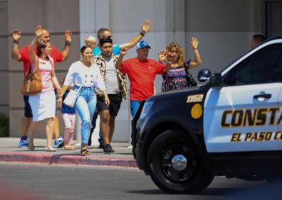 Imagen secundaria 1 - Al menos 20 muertos en un tiroteo en un centro comercial de Texas