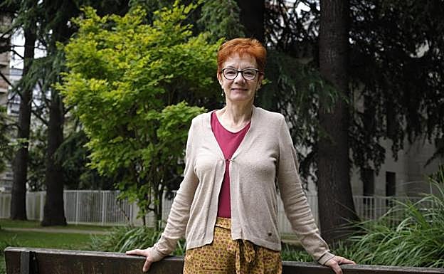Margarita Martín, delegada de Aemet en Euskadi, posa en el parque de la plaza Pío XII, en Donostia