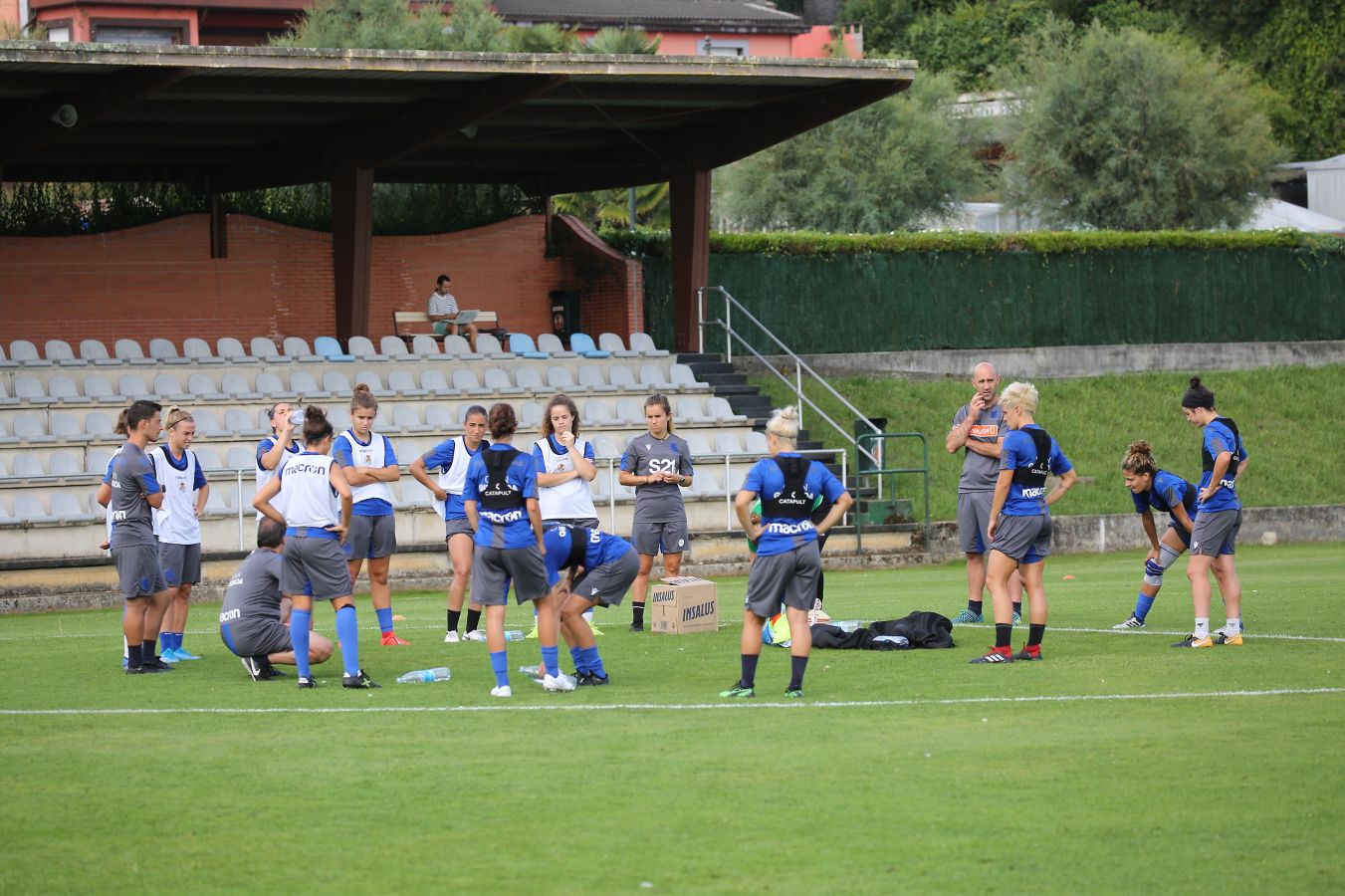 Fotos: Así ha sido el entrenamiento de las jugadoras de Arconada en Hondarribia