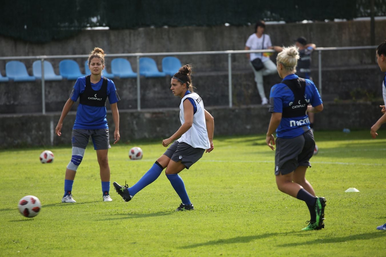 Fotos: Así ha sido el entrenamiento de las jugadoras de Arconada en Hondarribia