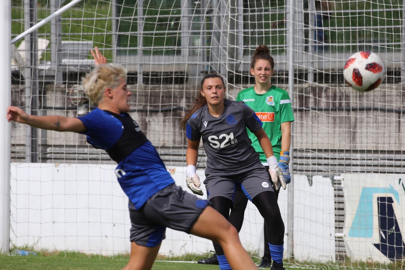 Fotos: Así ha sido el entrenamiento de las jugadoras de Arconada en Hondarribia
