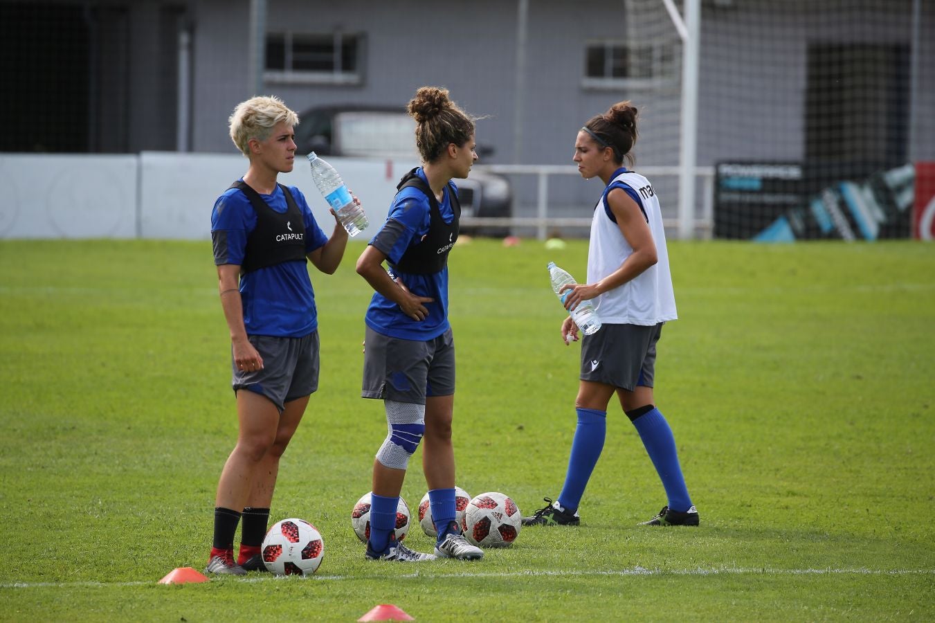 Fotos: Así ha sido el entrenamiento de las jugadoras de Arconada en Hondarribia