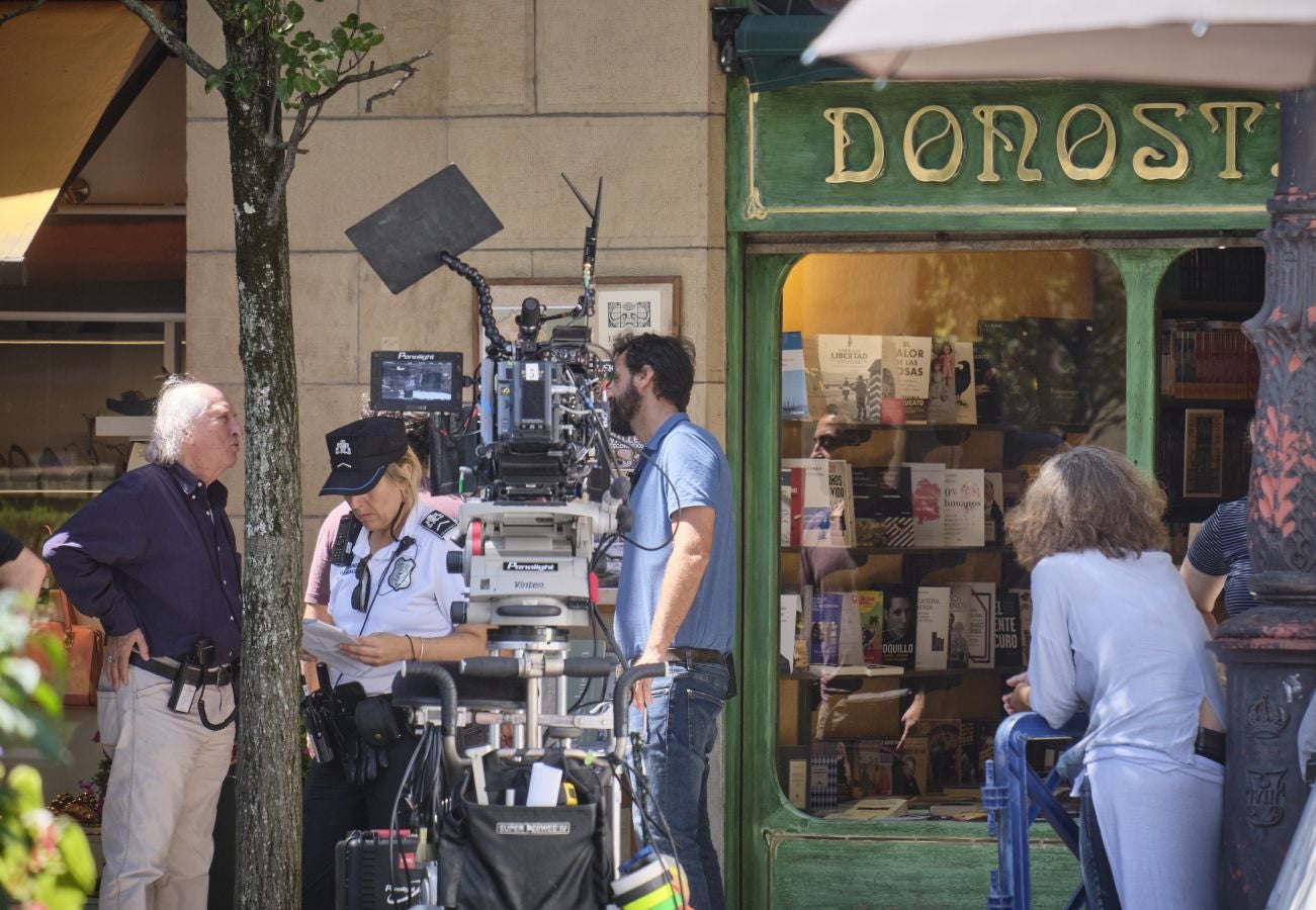 Fotos: Woody Allen rueda en la librería Donosti