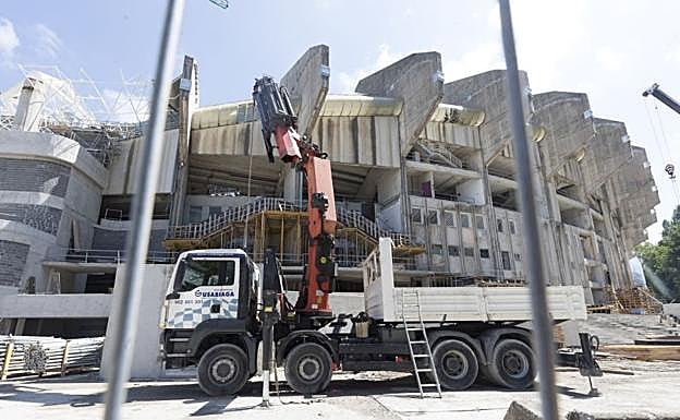 Vista de las reformas que se están acometiendo en los accesos de la tribuna Principal 