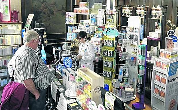 Únicamente las farmacias oficiales pueden vender medicamentos por internet, y solo aquellos que no requieran receta. 