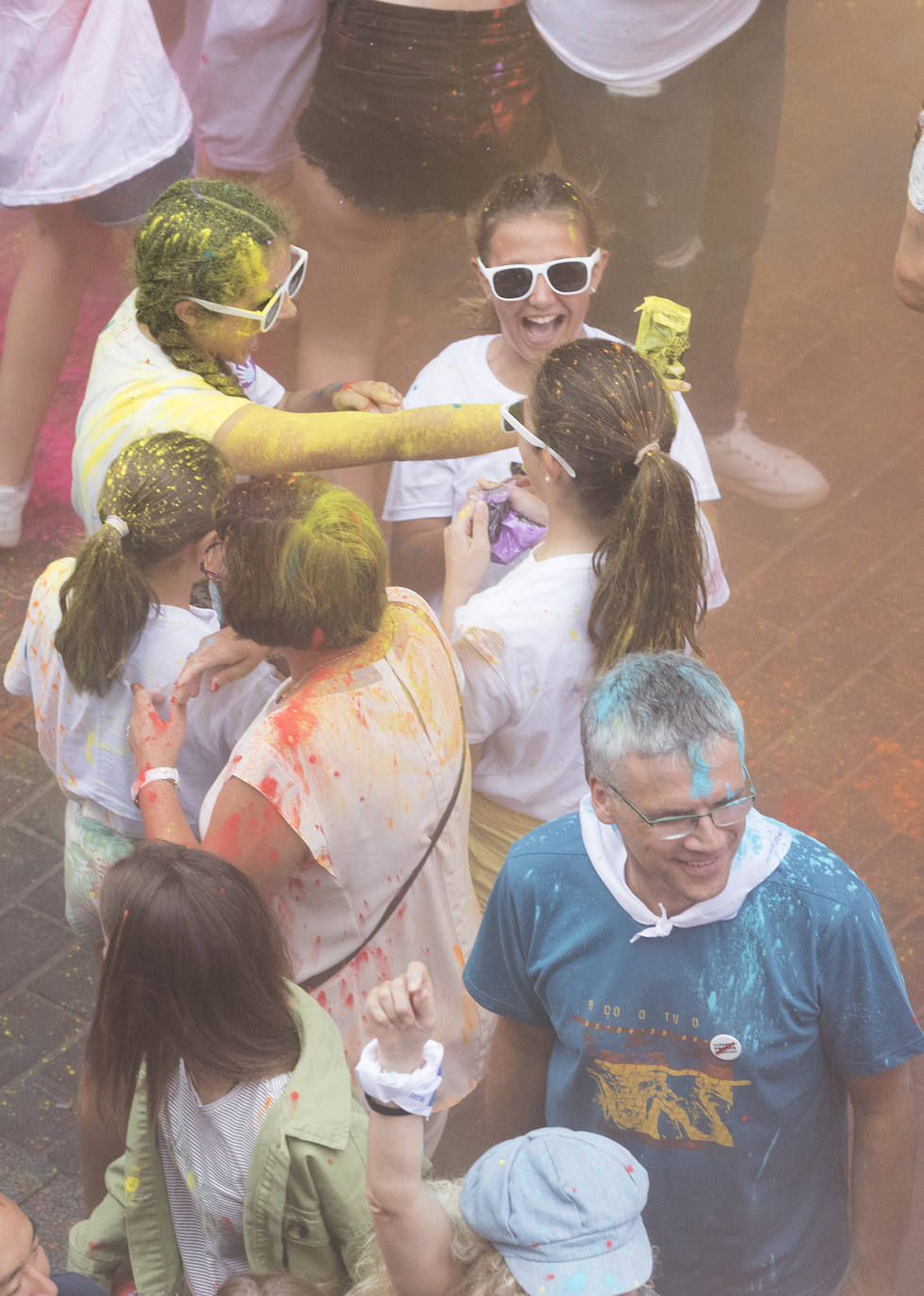 Una de las grandes novedades de esta Aste Nagusia 2019 ha sido la 'holi fest' hindú que se ha organizado en el Boulevard donostiarra
