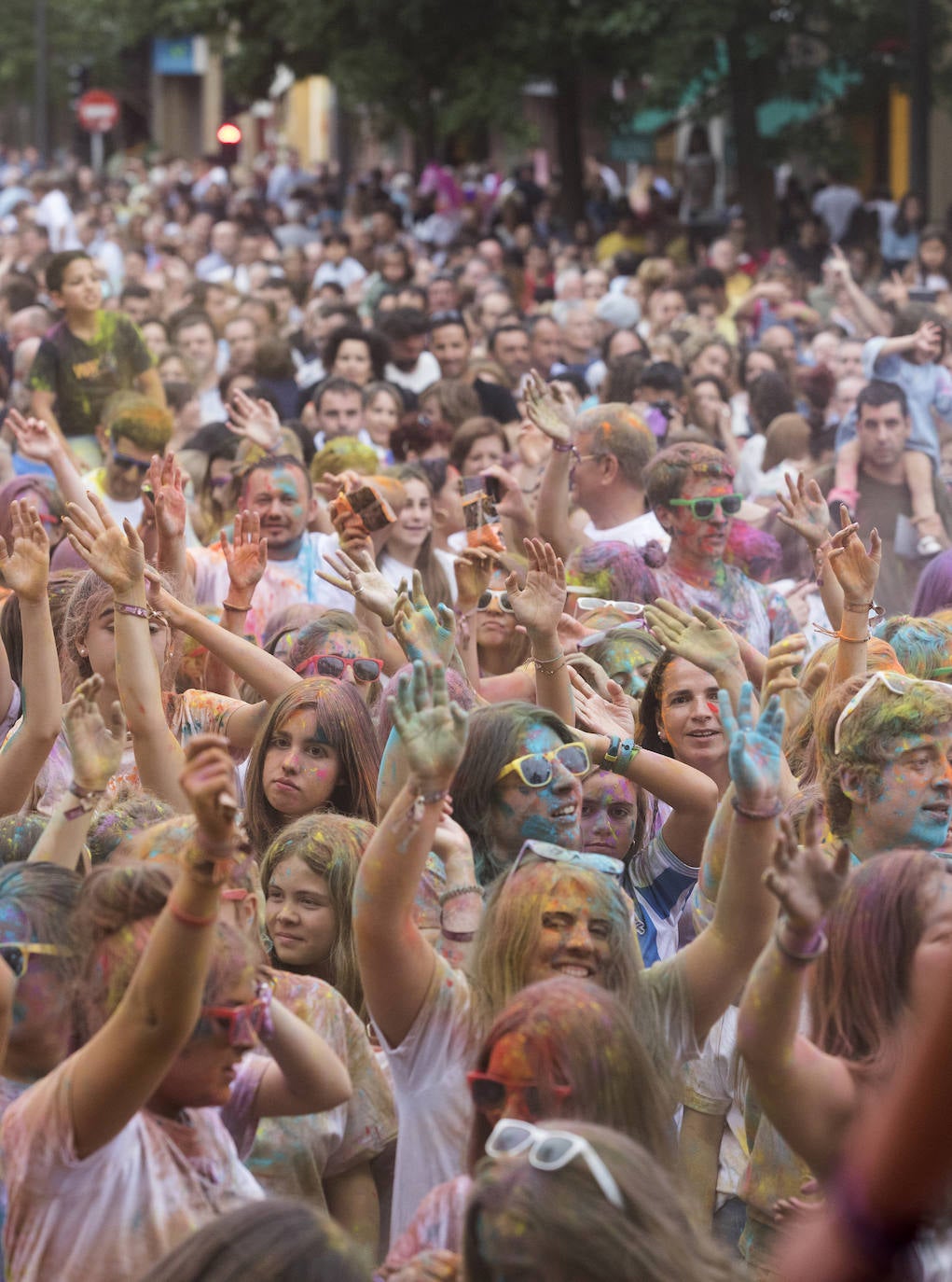 Una de las grandes novedades de esta Aste Nagusia 2019 ha sido la 'holi fest' hindú que se ha organizado en el Boulevard donostiarra