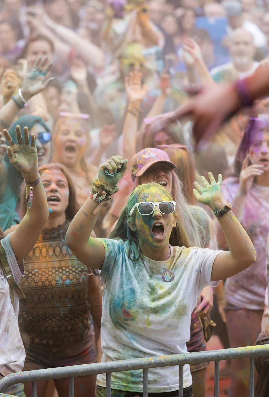 Una de las grandes novedades de esta Aste Nagusia 2019 ha sido la 'holi fest' hindú que se ha organizado en el Boulevard donostiarra