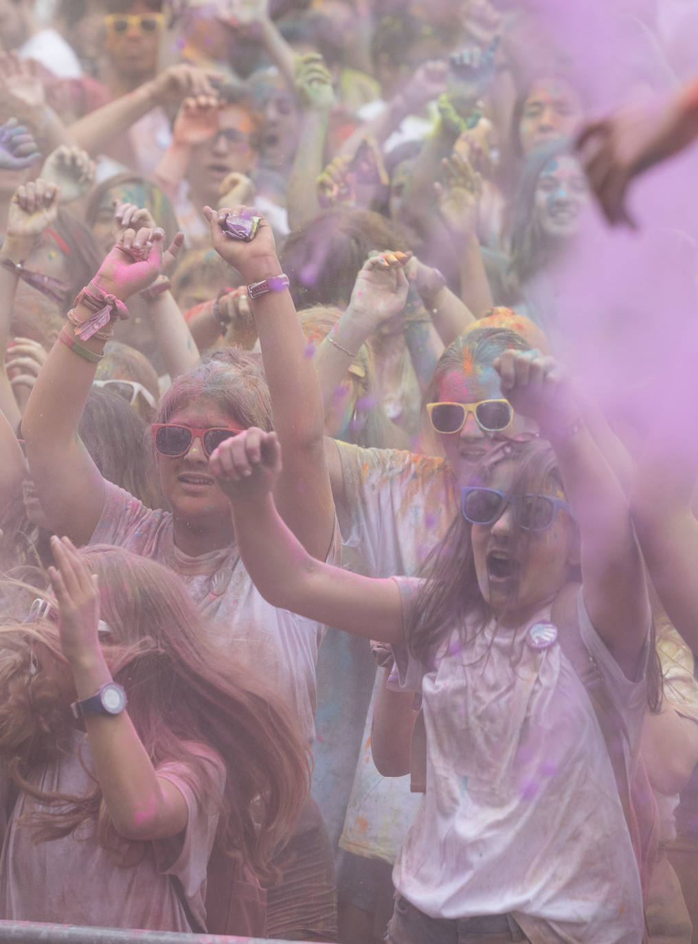 Una de las grandes novedades de esta Aste Nagusia 2019 ha sido la 'holi fest' hindú que se ha organizado en el Boulevard donostiarra