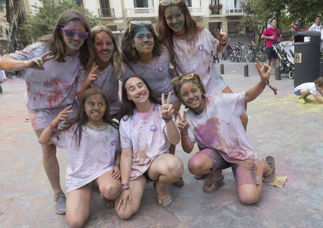 Una de las grandes novedades de esta Aste Nagusia 2019 ha sido la 'holi fest' hindú que se ha organizado en el Boulevard donostiarra