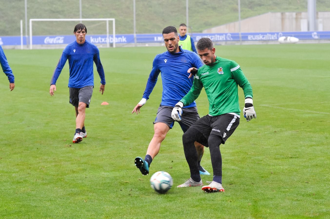 Solo diez jugadores de campo han saltado a las instalaciones del Jose Luis Orbegozo. El técnico oriotarra ha querido dar descanso a muchos de sus futbolistas tras los dos últimos partidos de pretemporada y citó en el entrenamiento de hoy a los que no participaron en la final de la Euskal Herriko Txapelketa.