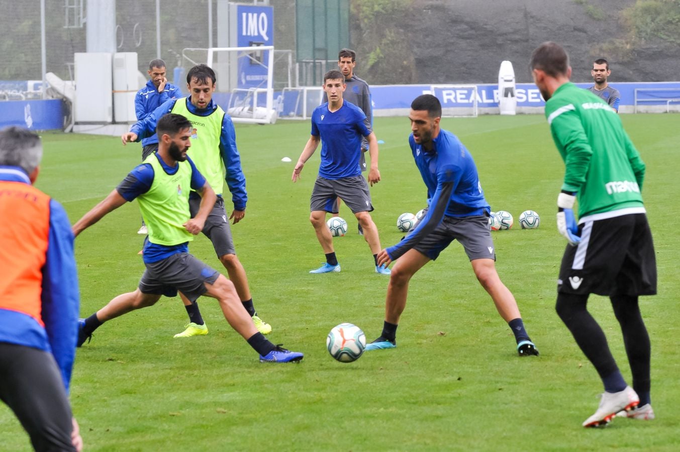 Solo diez jugadores de campo han saltado a las instalaciones del Jose Luis Orbegozo. El técnico oriotarra ha querido dar descanso a muchos de sus futbolistas tras los dos últimos partidos de pretemporada y citó en el entrenamiento de hoy a los que no participaron en la final de la Euskal Herriko Txapelketa.