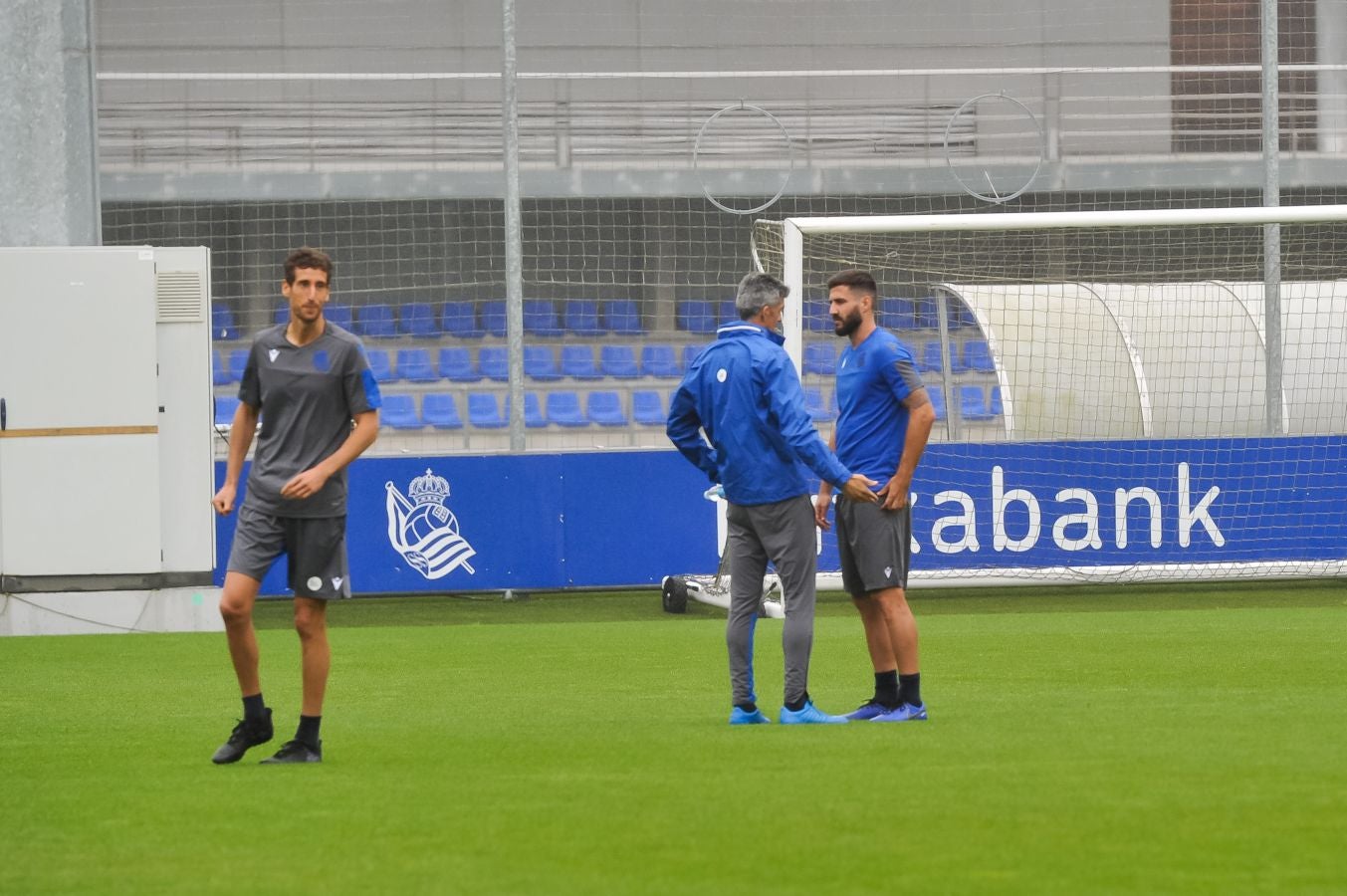 Solo diez jugadores de campo han saltado a las instalaciones del Jose Luis Orbegozo. El técnico oriotarra ha querido dar descanso a muchos de sus futbolistas tras los dos últimos partidos de pretemporada y citó en el entrenamiento de hoy a los que no participaron en la final de la Euskal Herriko Txapelketa.