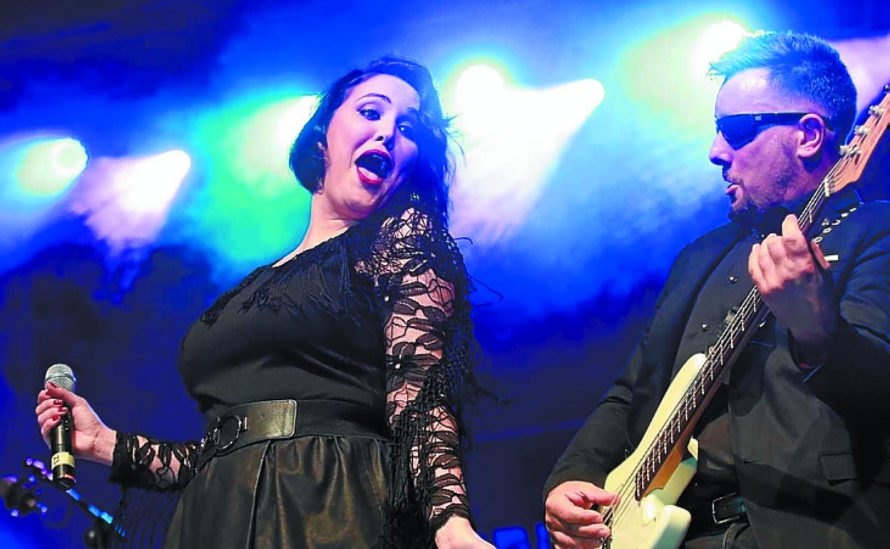 Noa Voll Damn & The Hell Drinkers, en una actuación reciente.