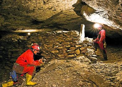 Imagen secundaria 1 - La cultura chachapoya dejó su historia enterrada y momificada en las cuevas de los Andes