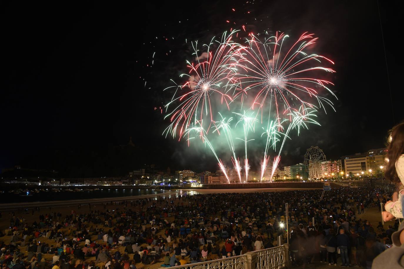 Fotos: Buen debut de la pirotecnia italina Scarsella Fireworks